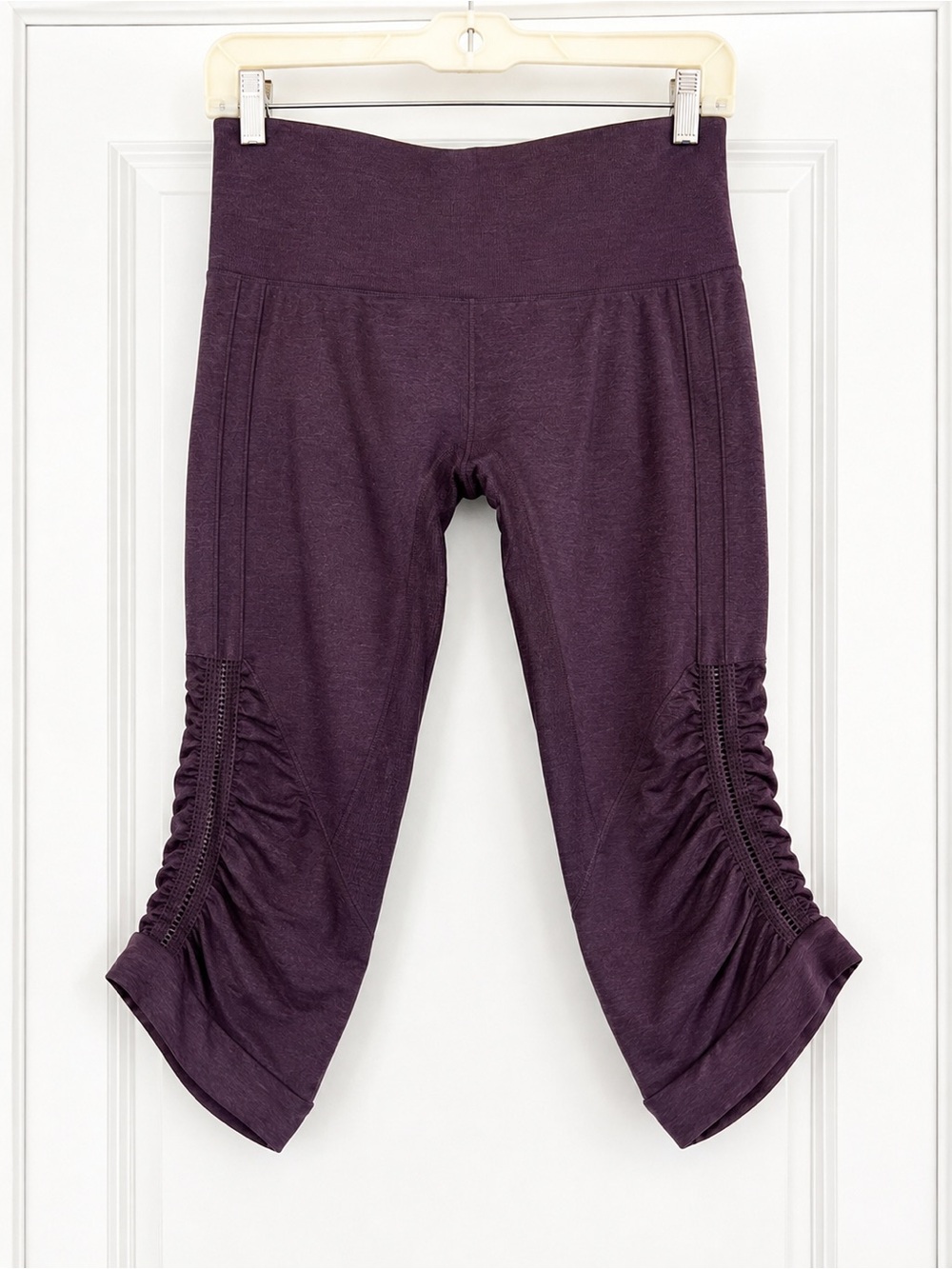 EUC Lululemon Purple Ruched Crop Capri Leggings / Sz 4
